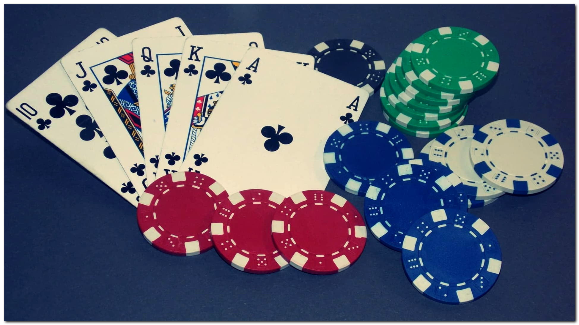 EUR 835 No deposit bonus code at Superior Casino